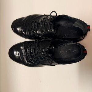 Gucci Women’s Sherry Line black patent leather shoes. Made in Italy